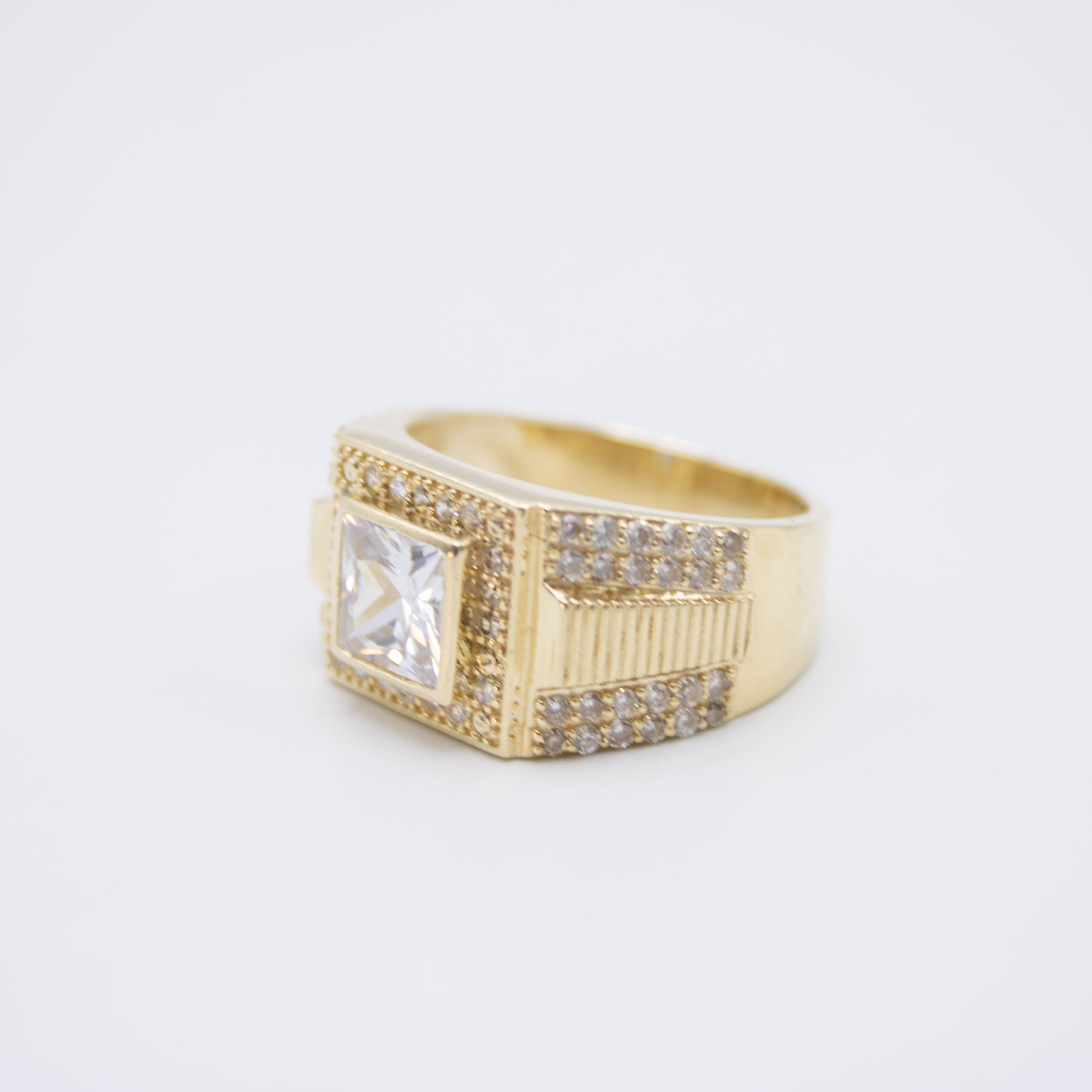 Buy quality 18kt / 750 yellow gold brick wall diamond gents ring 9gr8 in  Pune